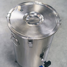 Load image into Gallery viewer, Ss Brewtech Brewmaster Brew Bucket 7 Gallon
