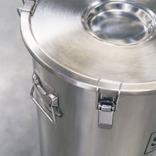 Load image into Gallery viewer, Ss Brewtech Brewmaster Brew Bucket 7 Gallon
