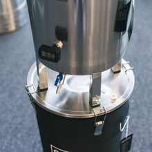 Load image into Gallery viewer, Ss Brewtech Brewmaster Brew Bucket 7 Gallon
